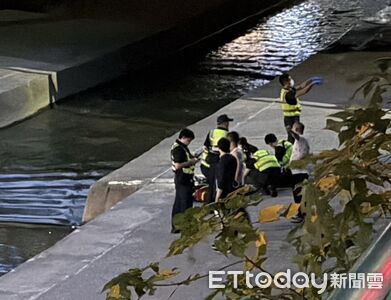 快訊/台中鬧區麻園頭溪男子溺水 好心民眾聯手警消救援上岸