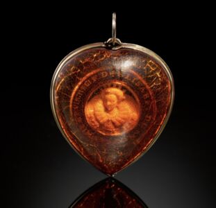 仿古飾品原來是真貨! 400年前「英女王吊墜」身價暴漲27倍