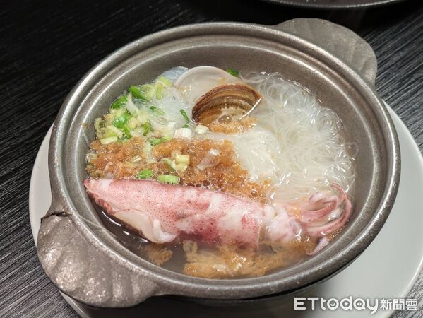 ▲炭烤生蠔、黑鮪魚生魚片吃到飽　探索廚房海鮮季登場。（圖／記者黃士原攝）
