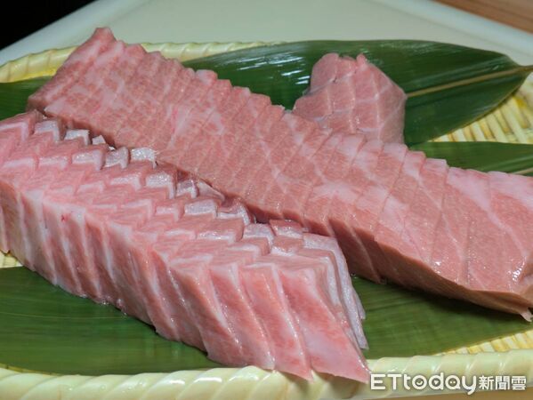▲炭烤生蠔、黑鮪魚生魚片吃到飽　探索廚房海鮮季登場。（圖／記者黃士原攝）