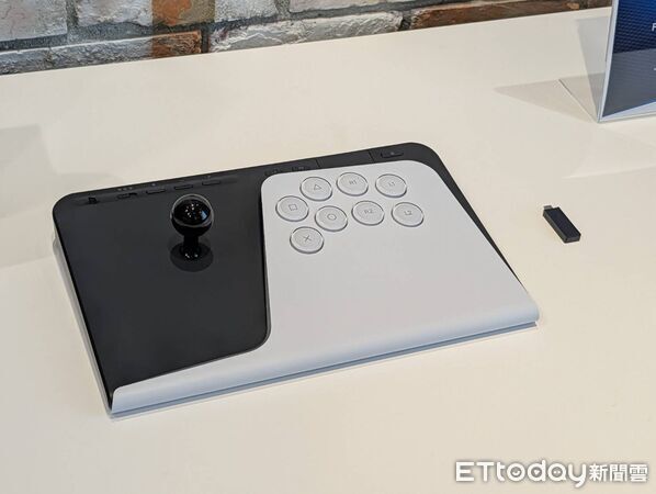 ▲▼Sony 將在 8 月 6 日同步帶來首款無線格鬥搖桿「FlexStrike」，相信會是格鬥愛好者的另一大戰鬥神器，售價 6580 元。。（圖／記者黃肇祥攝）