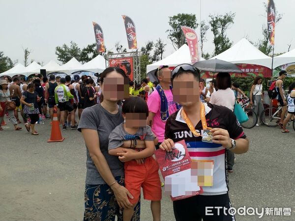 ▲兒子陪路跑卻遭輾斃，無照男判2年10月，父母心碎不已。（圖／陳父提供，下同）