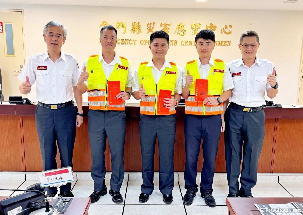 民眾CPR、消防接力搶命成功 金門3消防員獲頒救命之星 | ETtoday社會新聞 | ETtoday新聞雲