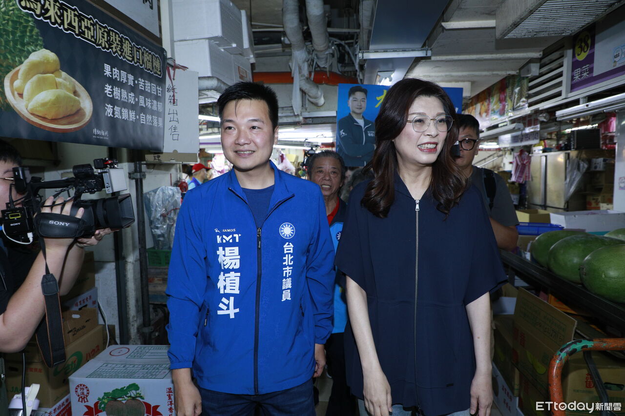 影/陪楊植斗掃市場擋民眾買菜 阿北諷鄭麗文「共產黨作為」 | ETtoday政治新聞 | ETtoday新聞雲