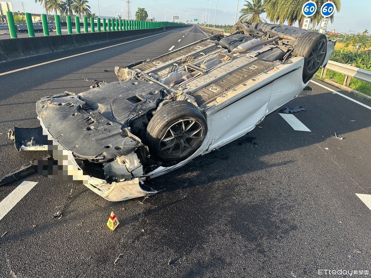 國3竹田段死亡車禍!自小客撞護欄4輪朝天 27歲男噴飛車外不治 | ETtoday社會新聞 | ETtoday新聞雲