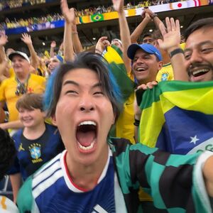 世足最強迷因！日本球迷「誤闖巴西座位」崩潰　下秒換穿巴西球衣