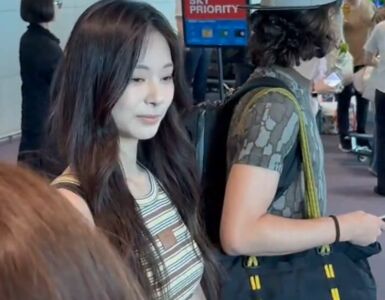 子瑜回台灣了!帶媽媽同行「現身機場比愛心」粉絲暴動:太漂亮了