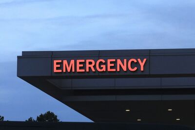 300人塞爆醫院急診！男苦等9小時亡　CPR救不回