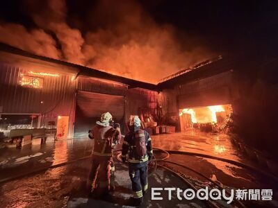 快訊／林口工廠深夜惡火狂燒！3工廠遭吞噬　消防出動155人搶救