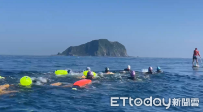超強游泳隊!21名國中生挑戰「7KM泳渡基隆嶼」 花2個月備戰