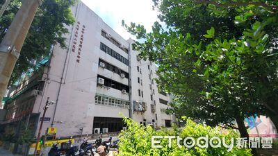 快訊/北市圖書館民生分館驚傳墜樓!21歲男摔落B1車道 送醫不治