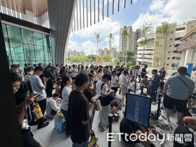 島語台中店線上預約3分鐘秒殺　現場超過400人排隊搶訂