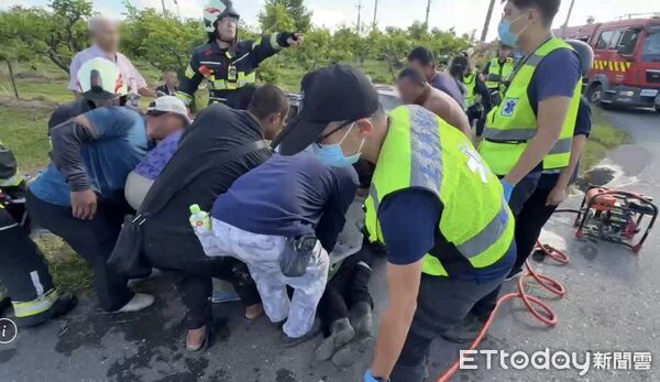 ▲台東釋迦老農遭農藥車重壓，送醫宣告不治。（圖／記者楊晨東翻攝，下同）