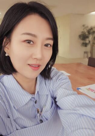 ▲張允瀞與母親切割 。（圖／翻攝自IG）