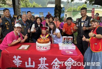 「謝謝有您」超催淚!華山古坑站16周年 陪伴超過350失依長輩
