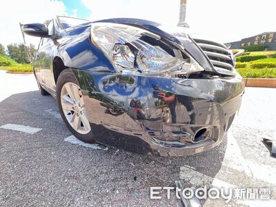 金門轎車左轉撞直行機車!女騎士全身多處擦挫傷 瞬間畫面曝