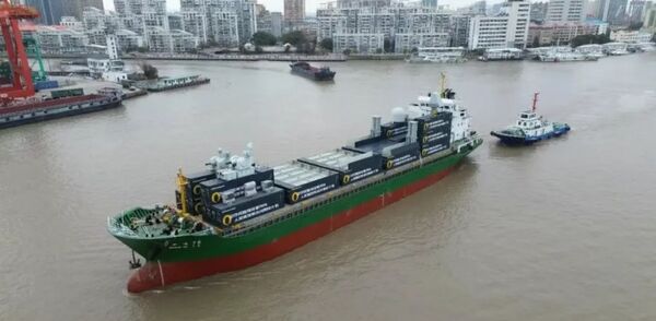 ▲▼「中達79號」試驗船集結包含雷達、近防炮、HT-1型垂發等集裝箱式模塊化武器裝備，成為極具顛覆性的綜合性驗證平台。（圖／翻攝自公眾號「北理工機車新青年」）