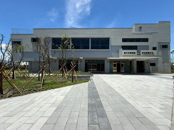 ▲▼位於梧棲區興農里、永寧里及永安里的「聯合活動中心暨鴨母寮公園」已完工，預計8月正式啟用。（圖／台中市政府建設局提供）