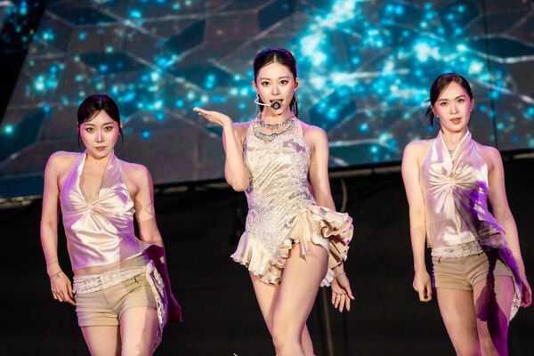▲子瑜日前登高雄啤酒節舞台 。（圖／讀者提供）