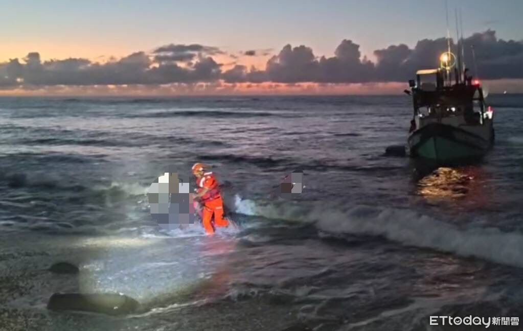 新港籍漁船小馬海灘擱淺 海巡發現即時救援3名船員 | ETtoday地方新聞 | ETtoday新聞雲