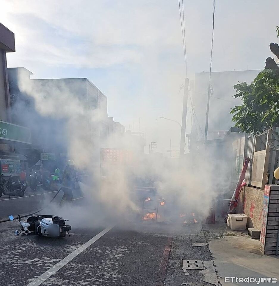 快訊/機車衝進台南將軍夜市!撞瓦斯桶瞬間起火...2人燒傷送醫 | ETtoday社會新聞 | ETtoday新聞雲
