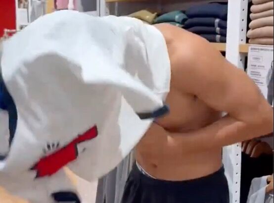 健身網紅「UNIQLO」當眾脫衣試穿! 日網炸鍋:拜託別來 | ETtoday國際新聞 | ETtoday新聞雲