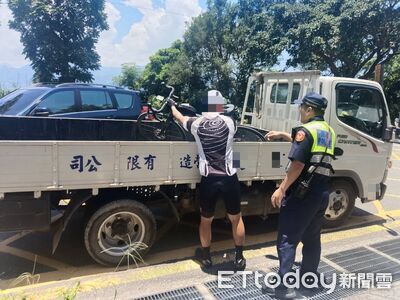 單車騎士三地門山區爆胎受困 屏東里港警攜手村民解危