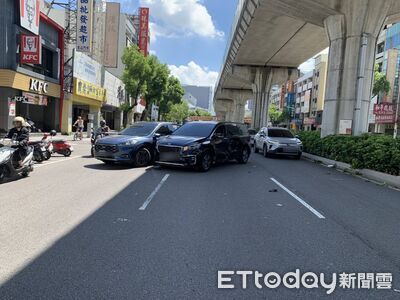 台中文心路「飛車暴衝」鏟起休旅車 整排得來速車陣目擊看呆