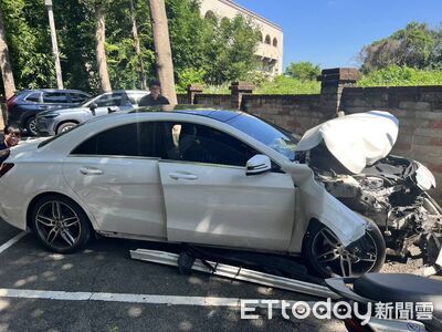 毒駕賓士男「一路沒剎車」撞5車傷4人...車頭爛毀 恐怖畫面曝