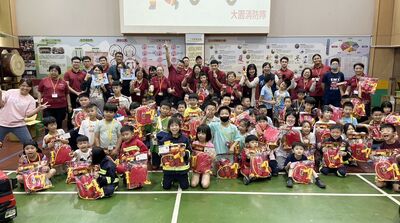 桃園消防「消遙樂一夏」夏令營 80名學童闖關體驗趣味消防