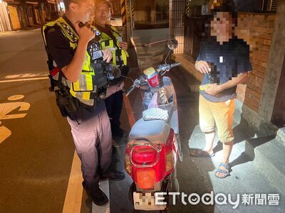 邊騎邊抽菸！苗栗男遭警攔查「起出3包安毒」　現行犯逮捕移送