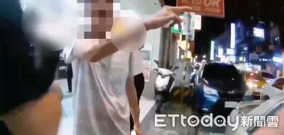 西門町火爆男毆打運將!用力甩門被質疑竟動粗...路人勸阻險遭殃