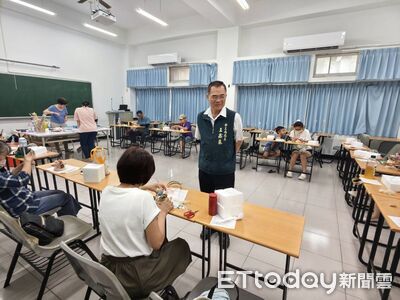 勞工朋友巧手玩花藝 台南麻豆曾文園區打造美學生活