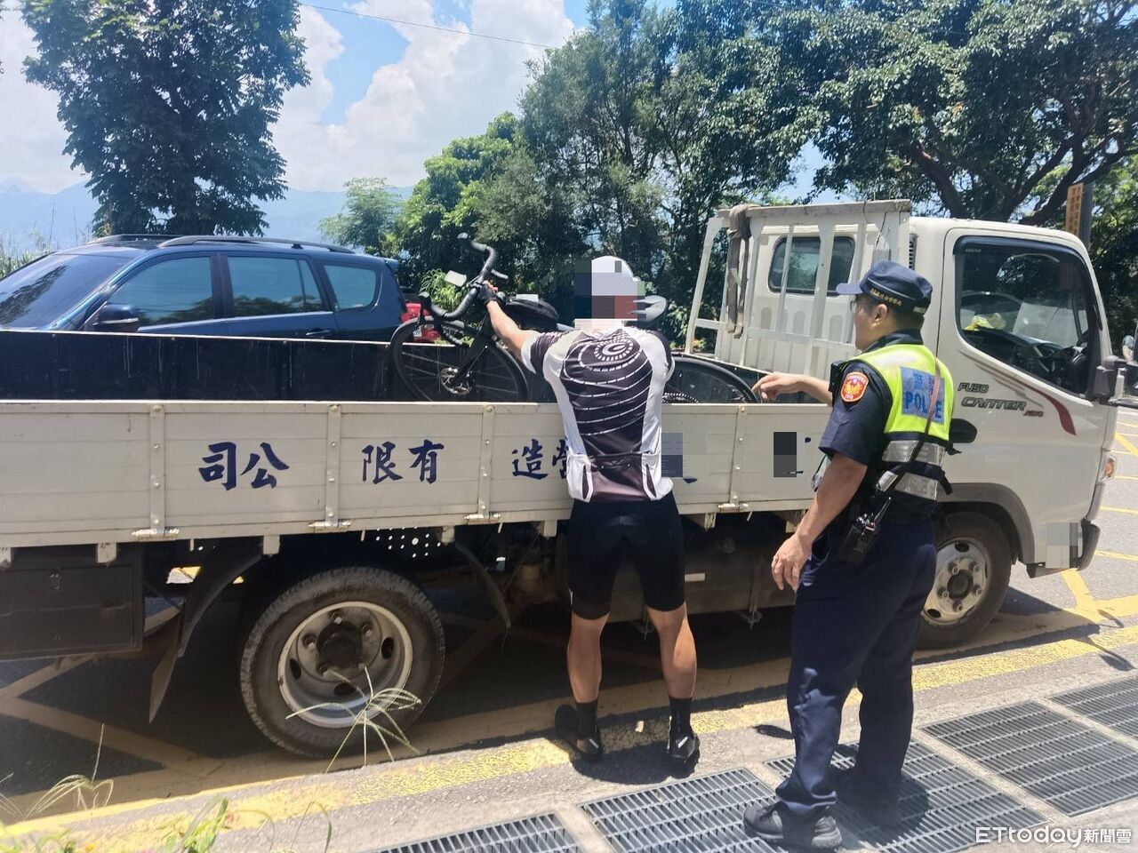 單車騎士三地門山區爆胎受困 屏東里港警攜手村民解危 | ETtoday地方新聞 | ETtoday新聞雲