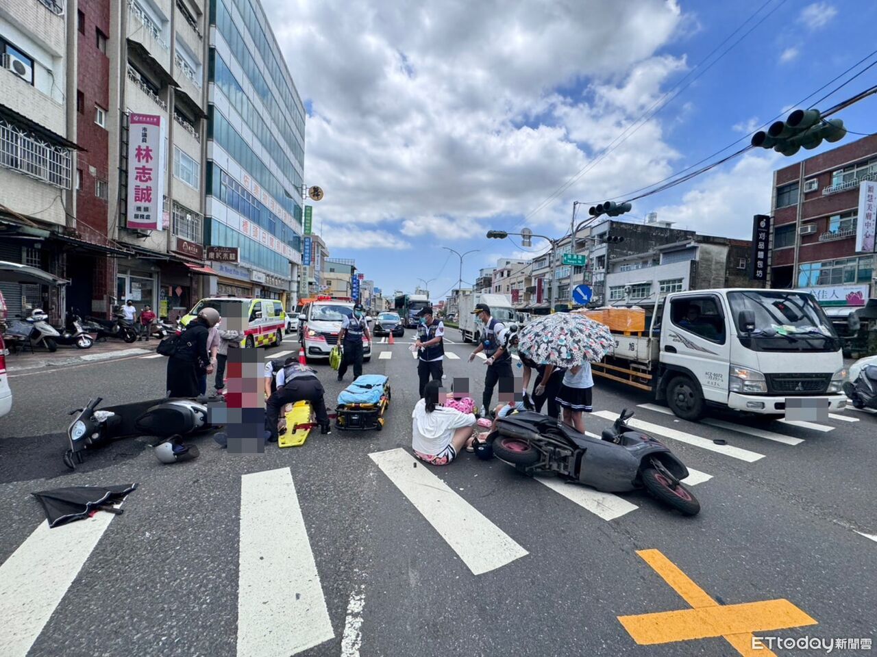 驚悚奪命瞬間曝!高雄阿北闖紅燈「撞飛4貼母女」 他送醫不治 | ETtoday社會新聞 | ETtoday新聞雲