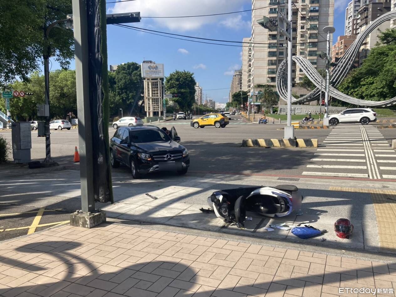 快訊/台灣大道賓士男右轉買得來速 擦撞機車騎士命危搶救中 | ETtoday社會新聞 | ETtoday新聞雲