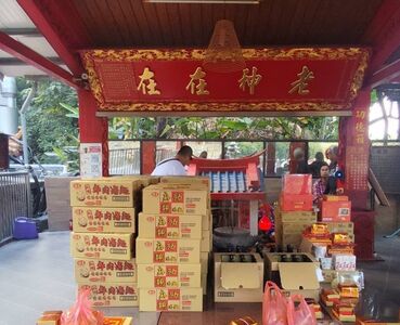 致癌油風暴燒進「泡麵土地公」! 廟方曝3款泡麵急下架