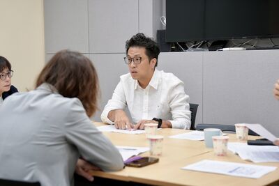 「地方政府不能只等中央交付名單」　沈伯洋籲食藥署每天更新