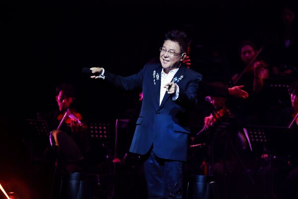 ▲▼ 周蕙盛裝朝聖姜育恆演唱會             。（圖／文星文化提供）