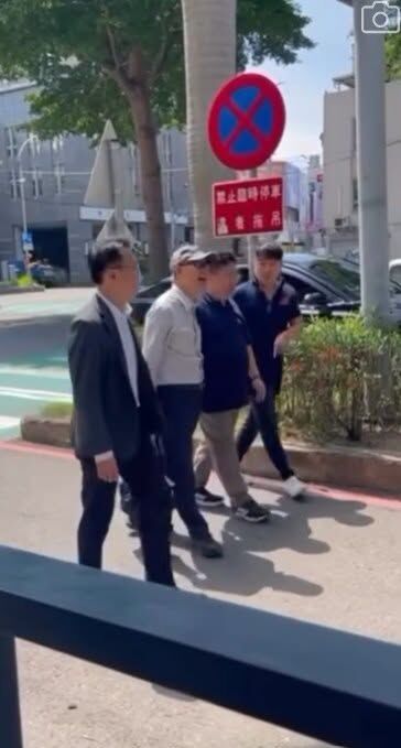 龔明鑫、鄭英耀為輔選「座車違規臨停」 新竹警局要罰了! | ETtoday政治新聞 | ETtoday新聞雲