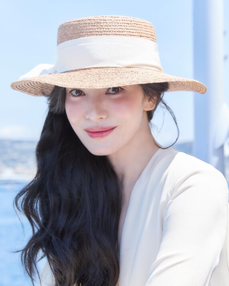 宋慧喬國寶級美貌讓韓網又淪陷！法國行美照兩頂草帽是這品牌，優雅、防曬還能當你度假範本