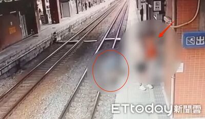 驚悚畫面曝！嬰兒車滑落台鐵月台「滿臉血」...站務員跳軌救人
