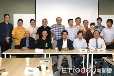 獸醫師公會憂米奇亂竄、老鼠藥誤食問題 沈伯洋關切寵物生命禮儀