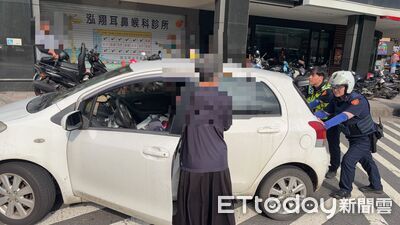 基隆轎車突拋錨卡路中央 警合力推車化解車流回堵