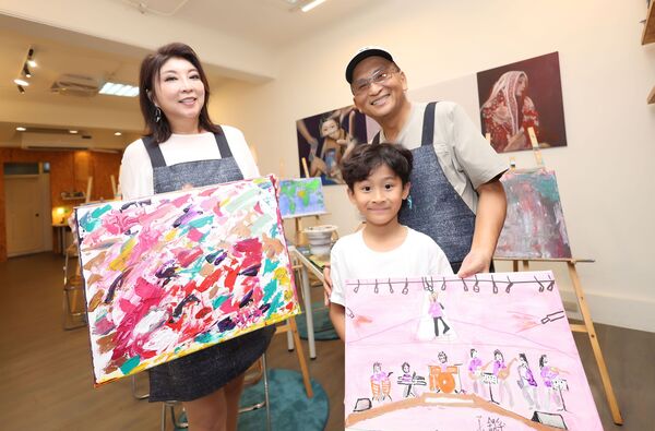 ▲▼ 陳思安、孔鏘老師與寶貝金孫出席公益活動             。（圖／台灣愛與希望國際關懷協會提供）