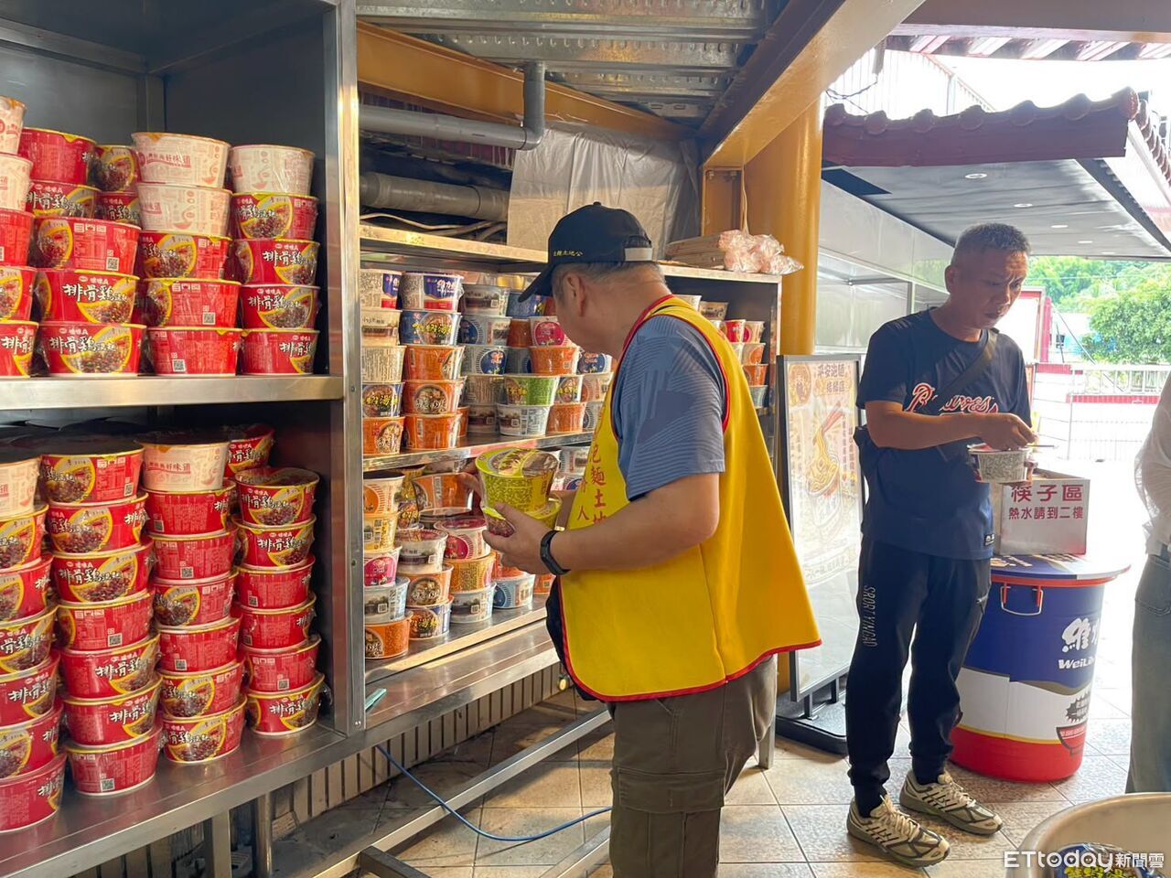 遭致癌油風暴波及 「泡麵土地公」中寮石龍宮下架回收相關產品 | ETtoday地方新聞 | ETtoday新聞雲