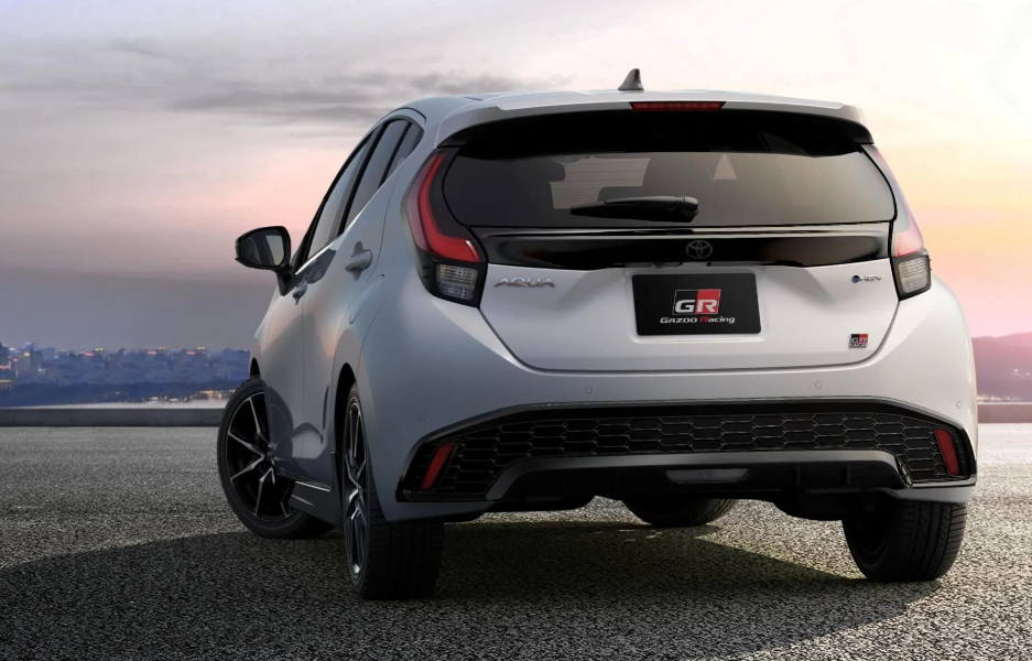 ▲TOYOTA推出新Aqua，還是日本最便宜的GR Sport。（圖／翻攝自TOYOTA）