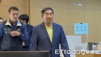 長榮海運內線案　張國政「配合大哥兩頭空」1000萬交保