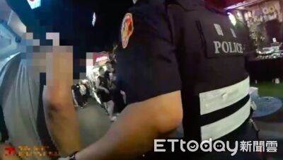 三重男逛夜市「17萬金項鍊」遭搶!歹徒狂奔百米遭眾人壓制