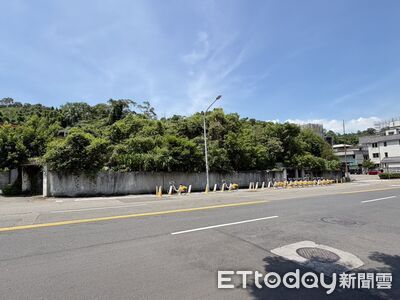 內湖神秘廢墟「草樹比房高」　網友熱議：有故事？